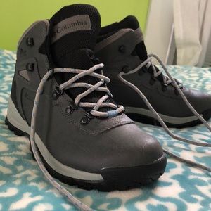 New! Columbia Hiking Boots